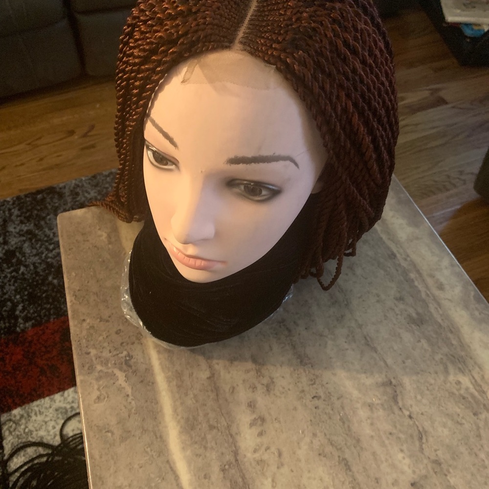 Beautiful braided wig - Picture 7 of 8